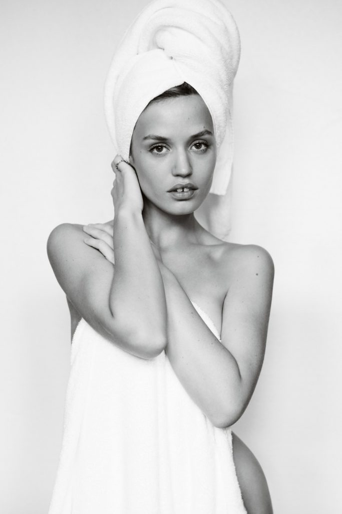 Mario Testino, Georgia May Jagger, Towel Series 64, 2015. Fashion Photographers