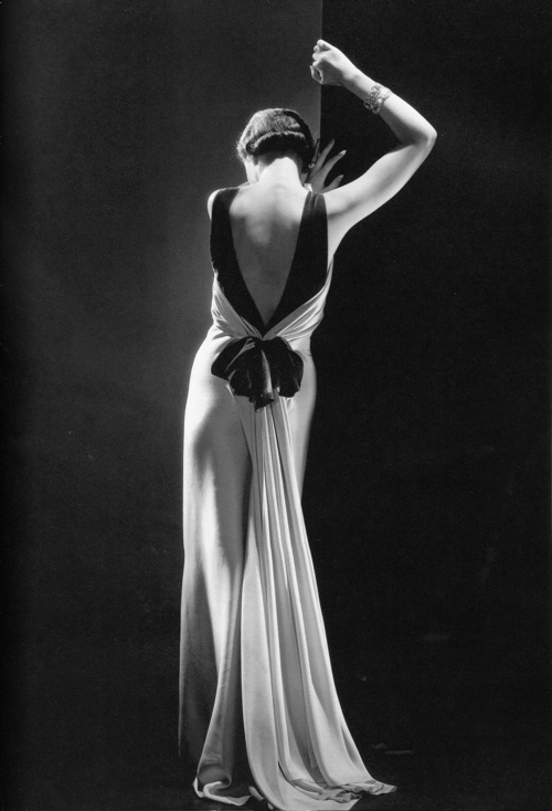 George Hoyningen-Huene, Toto Koopman wearing Augustabernard for Vogue, 1933.Fashion Photographers