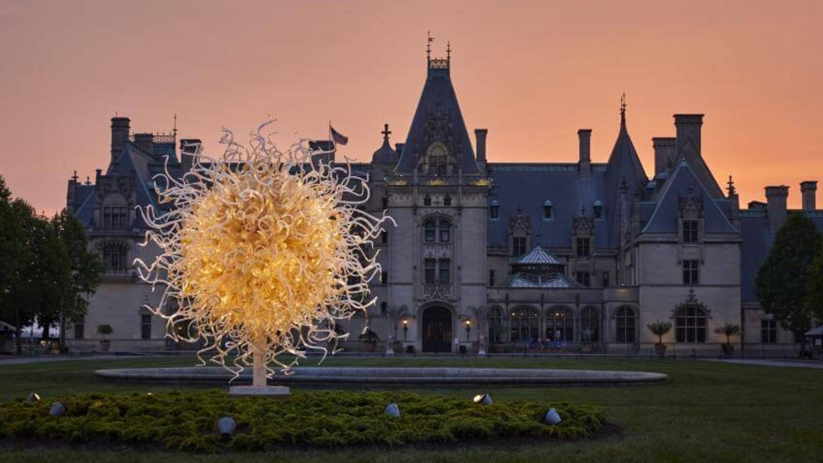 Chihuly Glass at Biltmore Estate A Spectacular Garden Exhibition