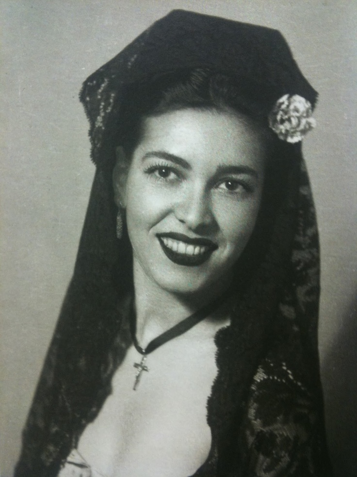 Maryam Şahinyan: Maryam Şahinyan, Untitled, photograph, Foto Galatasaray Archive, Istanbul, Turkey.
