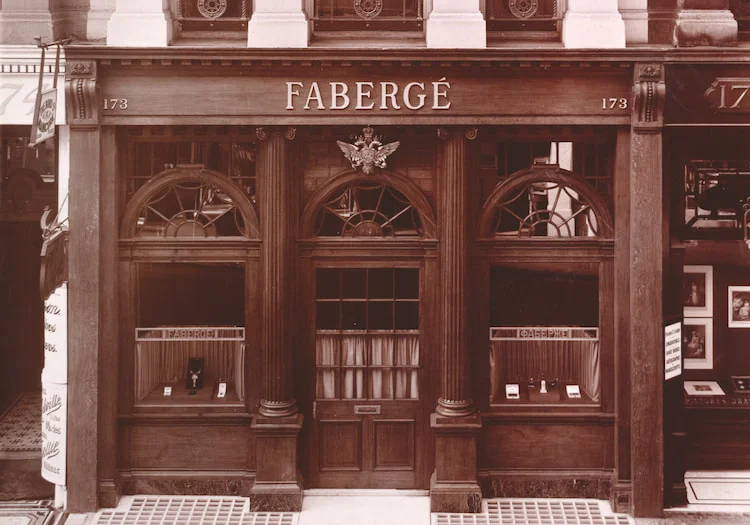 faberge winter egg: Fabergé’s premises at 173 New Bond Street, London in 1911. Image Credit: The Fersman Mineralogical Museum, Moscow and Wartski, London.

