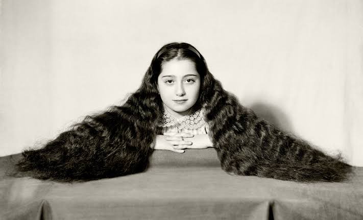 Maryam Şahinyan: Maryam Şahinyan, Untitled, Foto Galatasaray Archive, Istanbul, Turkey.
