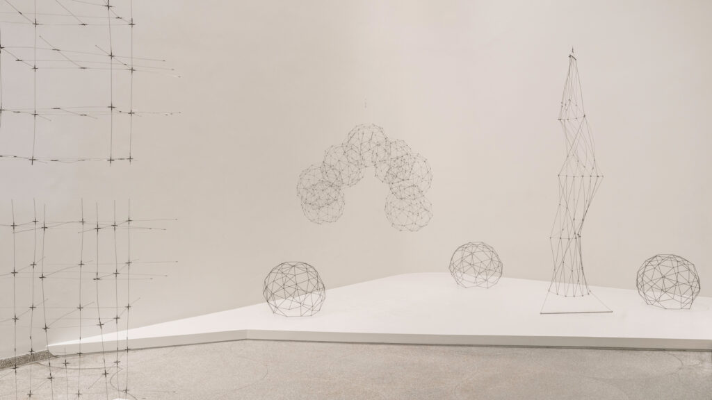 Gego: Installation view, Gego: Measuring Infinity, 2023, Solomon R. Guggenheim Museum, New York City, NY, USA. Photograph by David Heald © Solomon R. Guggenheim Foundation, New York.
