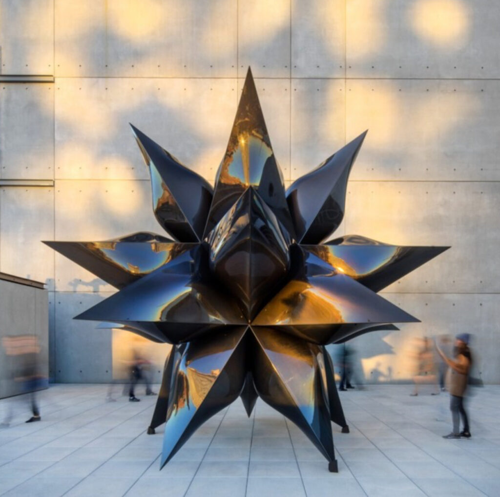 Frank Stella: Frank Stella, Black Star, 2014, Whitney Museum of American Art, New York City, NY, USA, © Frank Stella / Artists Rights Society (ARS), New York.
