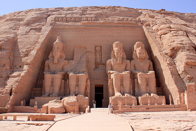 France UNESCO: Abu Simbel, Egypt. Photograph by MrSnooks via Wikimedia Commons (CC BY-SA 2.0).
