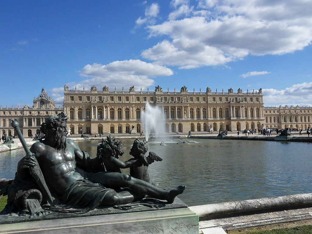 France UNESCO: Facade of the Palace of Versailles, Versailles, France. Photograph by G CHP via Wikimedia Commons (CC-BY-SA-2.5).
