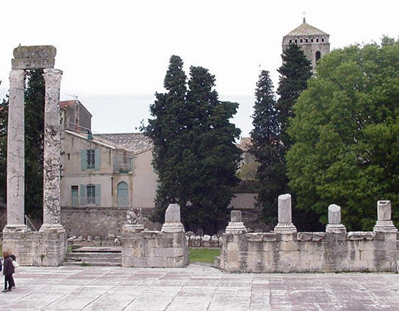 France UNESCO: Ruins of Roman theater, Arles, France. Photograph by Craig Patik via Wikimedia Commons (CC-BY-SA-3.0).
