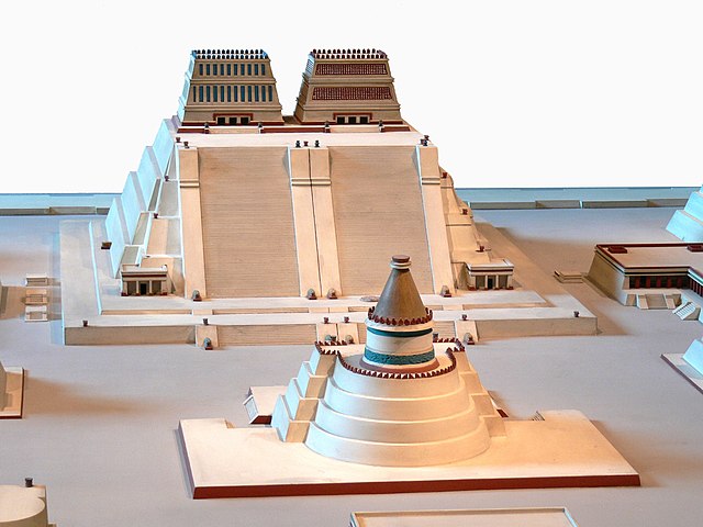 aztec art: Reconstruction of the Templo Mayor de Tenochtitlan, 2010, National Museum of Anthropology, Mexico City, Mexico. Photograph by Wolfgang Sauber via Wikimedia Commons (CC BY-SA 3.0).
