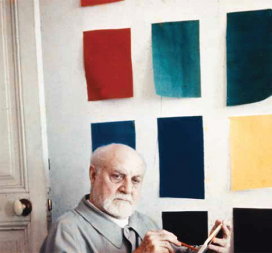 Henri Matisse cut-outs: Matisse in front of gouache-painted papers, 1949-1954, Hôtel Régina, Nice, France. Photograph by Lydia Delectorskaya © 2014 Succession H. Matisse. Museum of Modern Art.
