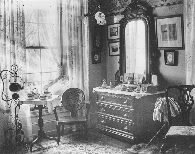 beyond vanity elizabeth block: Bureau in “Miss Annie’s” Room at Nemours, Eugene du Pont’s House, ca. 1900, photograph by Pierre A. Gentieu, Hagley Museum and Library, Wilmington, DE, USA. Elizabeth L Block, Beyond Vanity, The History and Power of Hairdressing, 2024, MIT Press.
