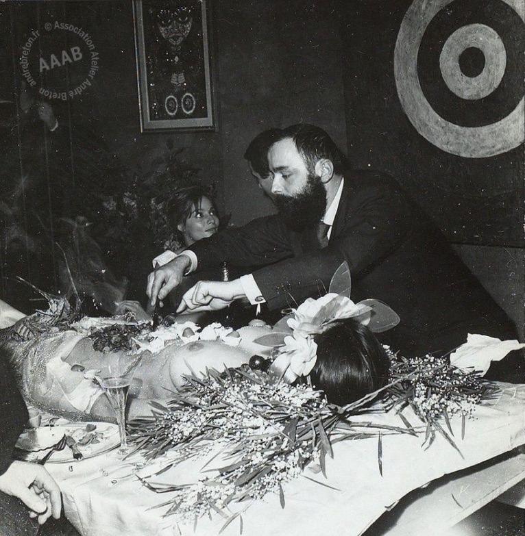 Meret Oppenheim: Meret Oppenheim, Spring Banquet/Cannibal Banquet, 1959/1960. Photo by Roger Van Hecke/AndreBreton.
