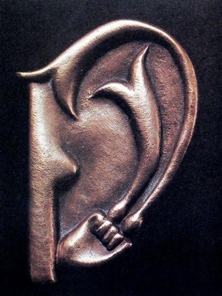 Meret Oppenheim: Meret Oppenheim, Giacometti’s Ear, 1959 (made from a 1933 sketch). WikiArt.
