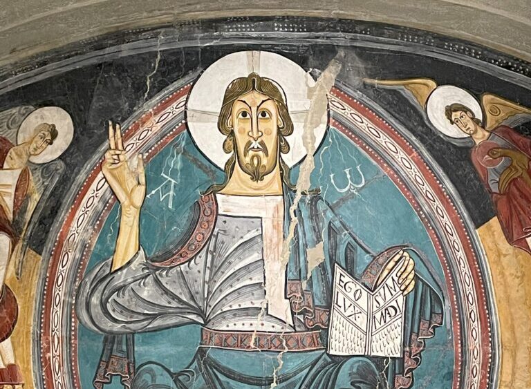 Romanesque art Barcelona: Frescoes of the apse of Sant Climent in Taüll, 1123, Museu Nacional d’Art de Catalunya, Barcelona, Spain. Photograph by the author. Detail.
