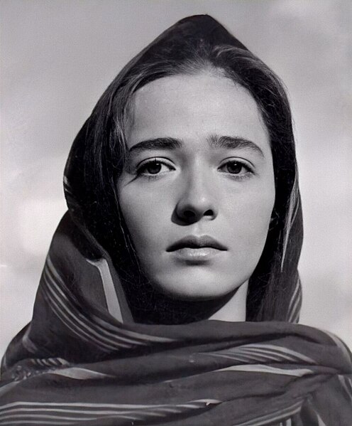 Gabriel Figueroa: Gabriel Figueroa, Press photo of Pina Pellicer for Macario, directed by Roberto Gavaldón, cinematography by Gabriel Figueroa, 1960 .Wikimedia Commons (public domain).
