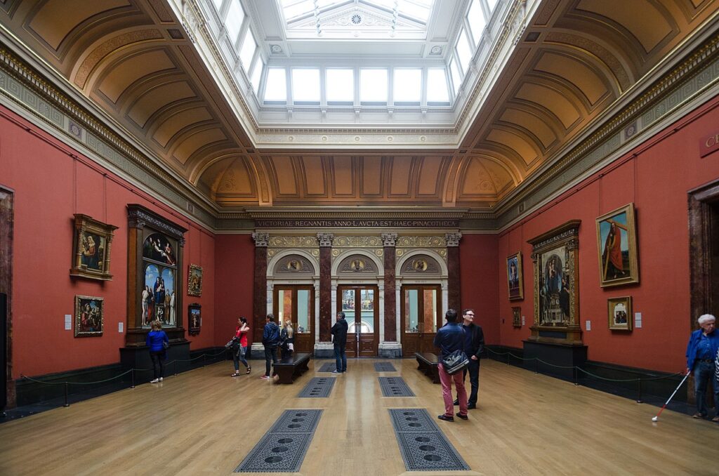 national gallery london: Central Hall, National Gallery, London, UK. Photograph by xiquinhosilva via Wikimedia Commons (CC BY 2.0).
