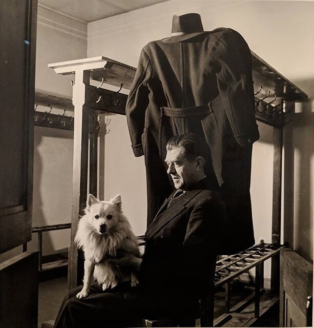 Artists dogs: Artists and Their Dogs: René Magritte with Loulou, Brussels, Belgium, 1944. Photograph by Lee Miller. Pinterest.
