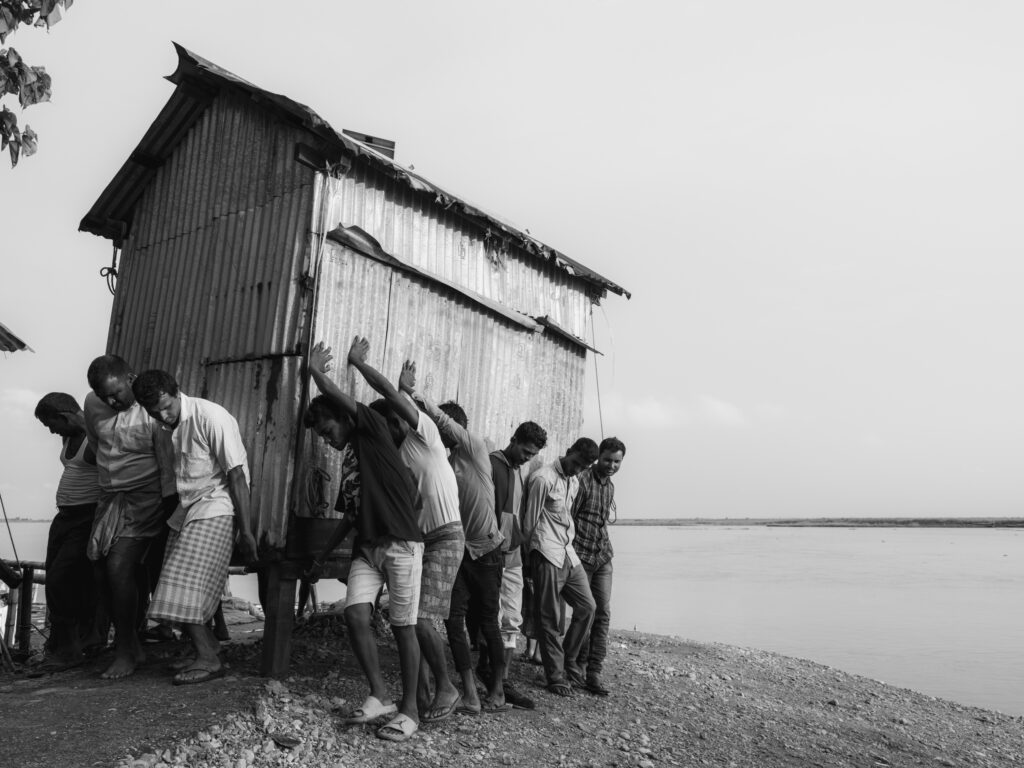 World Press Photo: Zishaan A Latif, The Edge, June 15, 2023. 2024 Photo Contest, Asia, Honorable Mention. World Press Photo.
