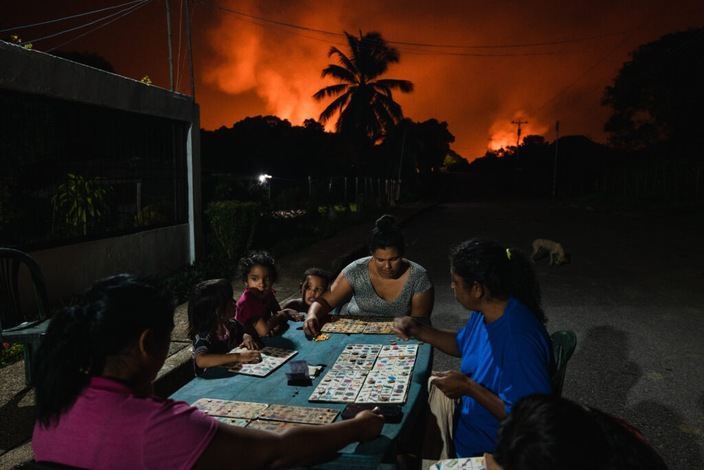 World Press Photo: Adriana Loureiro Fernandez, Red Skies, Green Waters, November 5, 2022, for The New York Times. 2024 Photo Contest, South America, Stories. World Press Photo.
