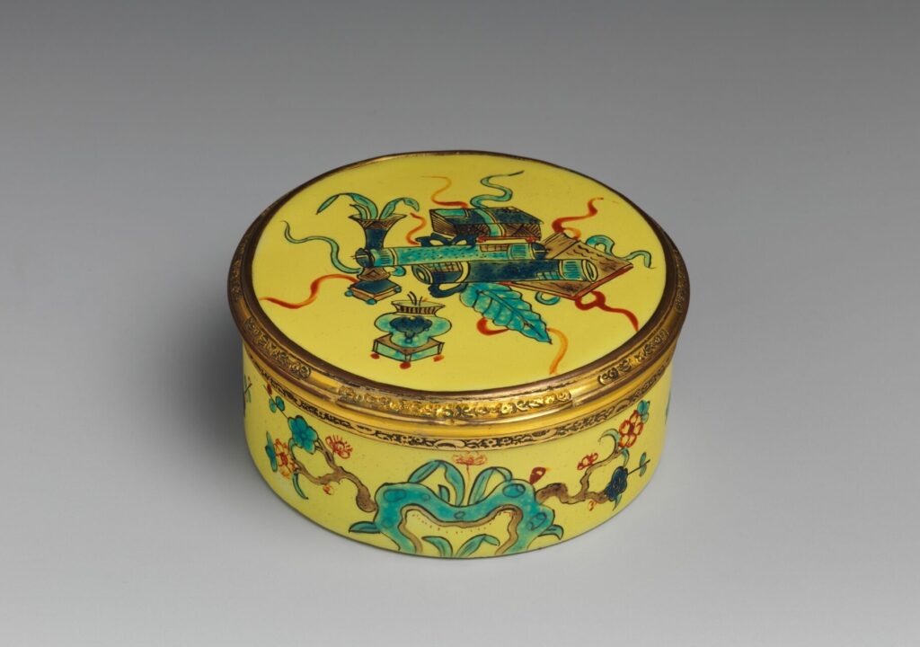 Snuffboxes: Snuffbox from Saint-Cloud factory, ca. 18–19th century, Metropolitan Museum of Art, New York City, NY, USA.
