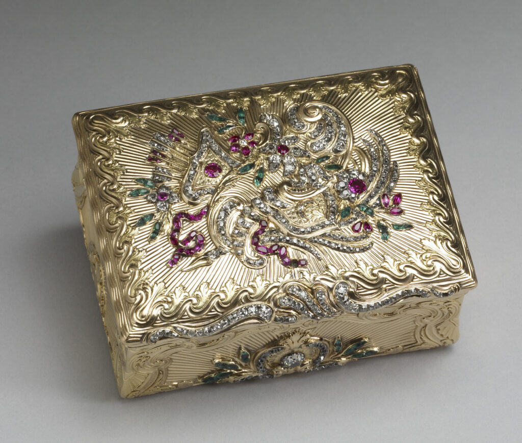 Snuffboxes: François Joseph Marteau & Louis Robin, Gold snuffbox, ca. 1743–1744. Walters Art Museum, Baltimore, MD, USA.
