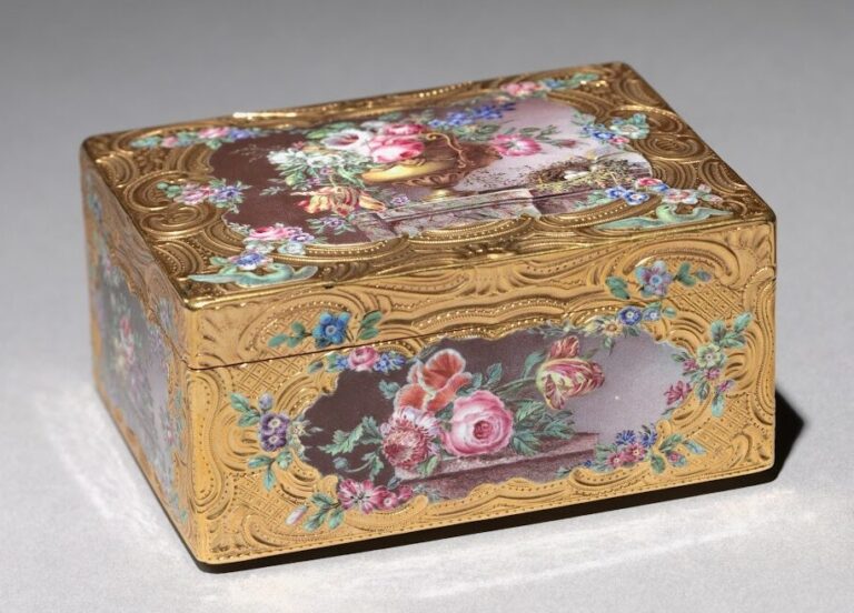 Snuffboxes: Francois Guillaume Tiron, Snuffbox, France, ca. 1756–1757, Cleveland Museum of Art, Cleveland, OH, USA.
