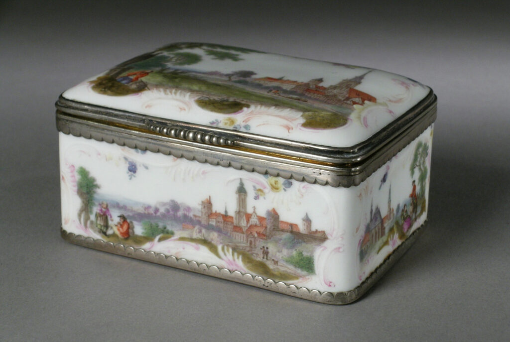 Snuffboxes: Snuffbox with landscapes, Meissen Porcelain Manufactory, Germany, ca. 1760, Los Angeles County Museum of Art, Los Angeles, CA, USA.
